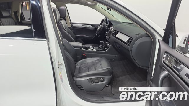Volkswagen Touareg 2015 — photo 11