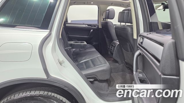 Volkswagen Touareg 2015 — photo 12