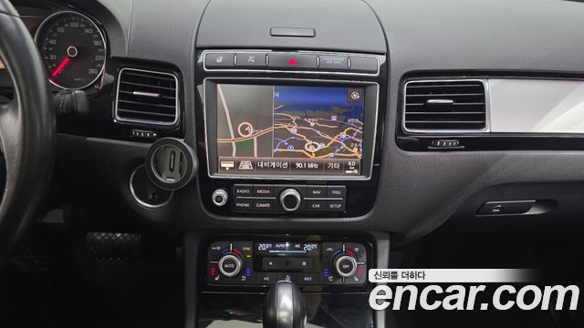 Volkswagen Touareg 2015 — photo 13