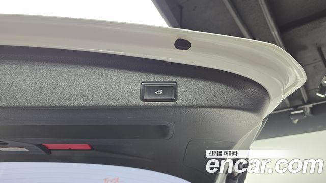Volkswagen Touareg 2015 — photo 18
