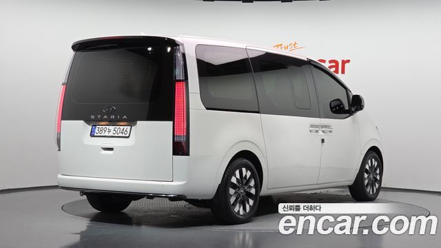 Hyundai Staria 2022 — photo 2