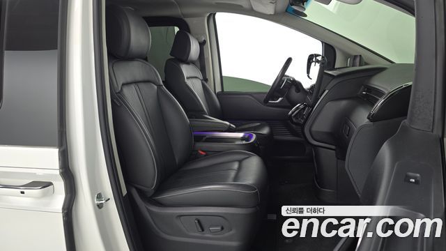 Hyundai Staria 2022 — photo 11