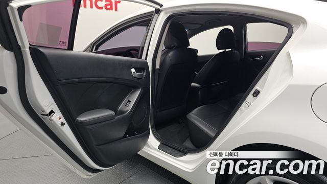 Kia K3 2017 — photo 12
