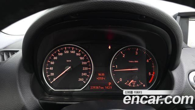 BMW 1-Series 2011 — photo 8