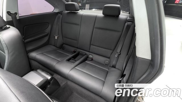 BMW 1-Series 2011 — photo 12