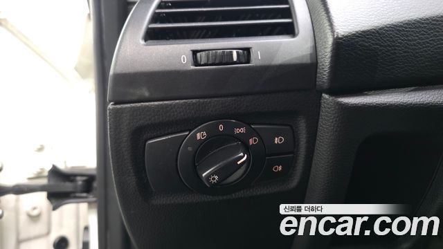BMW 1-Series 2011 — photo 16