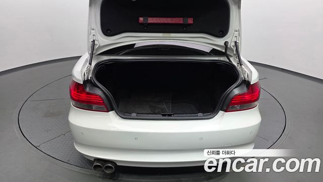 BMW 1-Series 2011 — photo 20