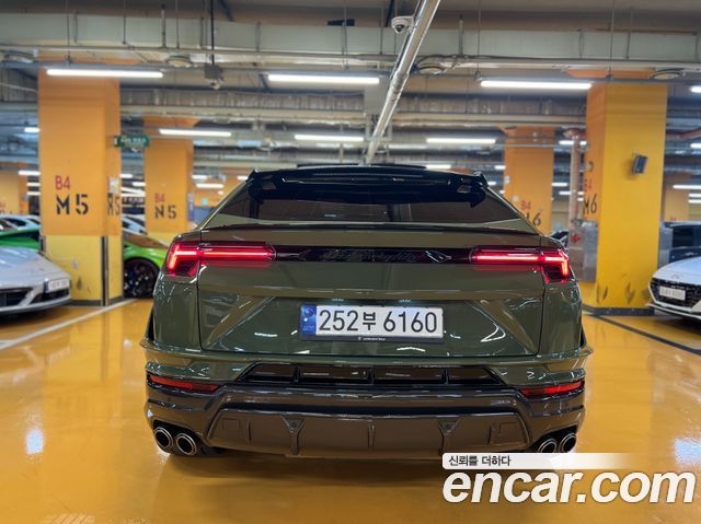 Lamborghini Urus 2023 — photo 2