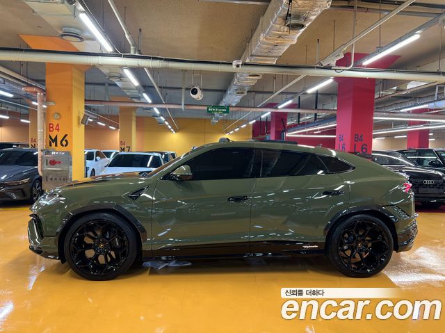Lamborghini Urus 2023 — photo 3