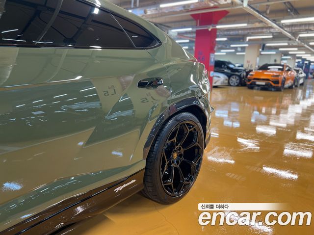 Lamborghini Urus 2023 — photo 8