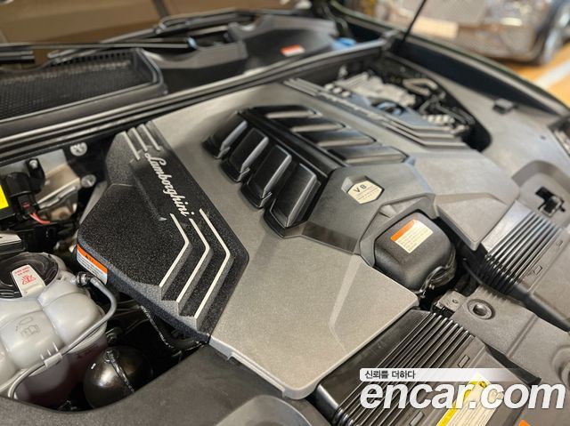 Lamborghini Urus 2023 — photo 11