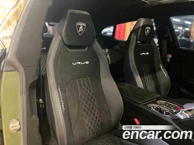 Lamborghini Urus 2023 — photo 13