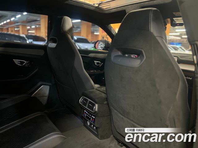 Lamborghini Urus 2023 — photo 14