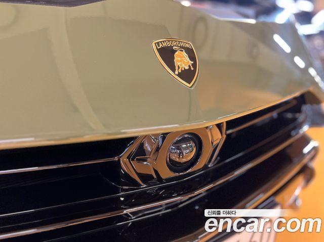 Lamborghini Urus 2023 — photo 17