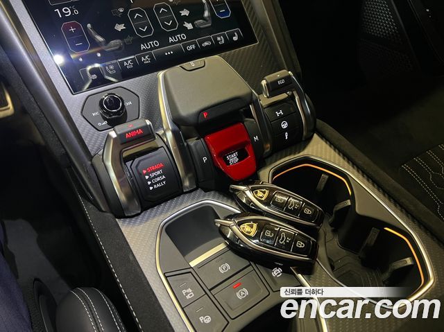 Lamborghini Urus 2023 — photo 18