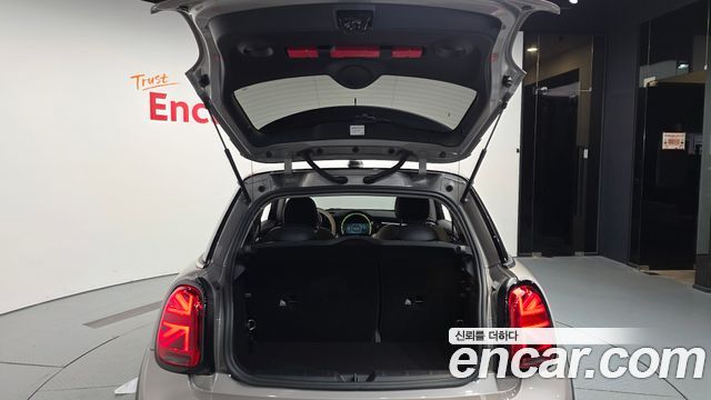 Mini Cooper 2022 — photo 26