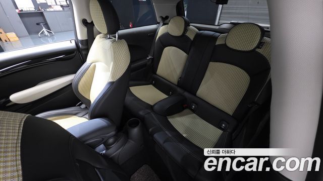 Mini Cooper 2022 — photo 16