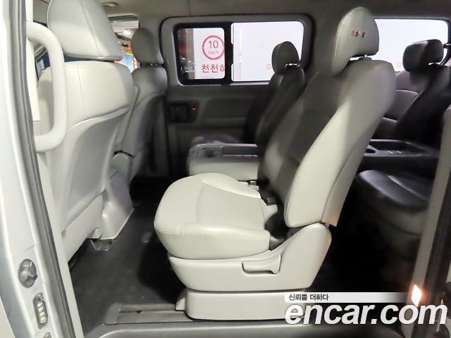 Hyundai Starex 2018 — photo 16
