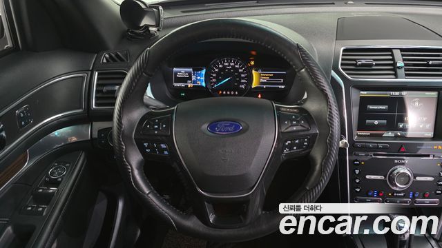 Ford Explorer 2016 — photo 13