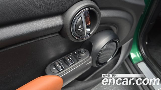 Mini Cooper 2021 — photo 21