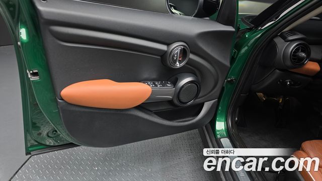Mini Cooper 2021 — photo 14