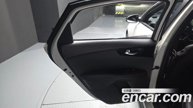 Kia K3 2019 — photo 15