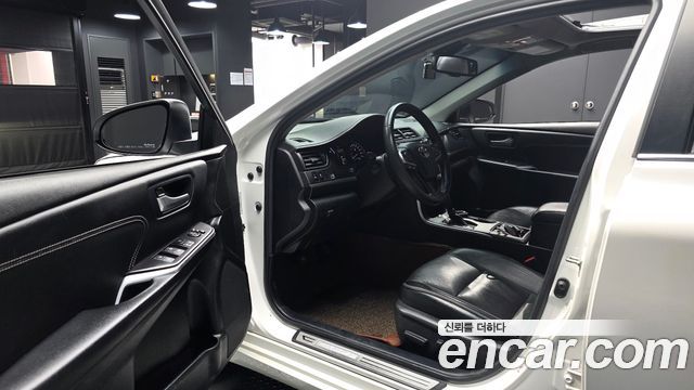 Toyota Camry 2017 — photo 10
