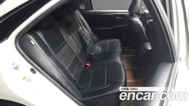 Toyota Camry 2017 — photo 12