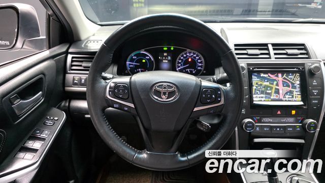 Toyota Camry 2017 — photo 13