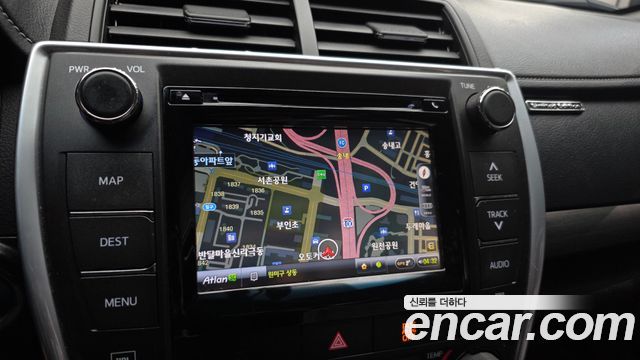 Toyota Camry 2017 — photo 14