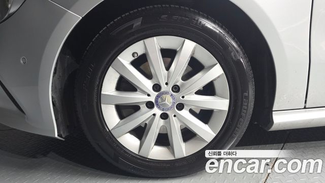 Mercedes-Benz A-Class 2016 — photo 5