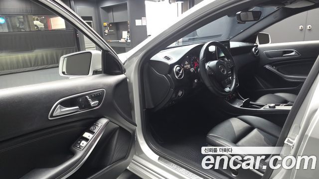 Mercedes-Benz A-Class 2016 — photo 10