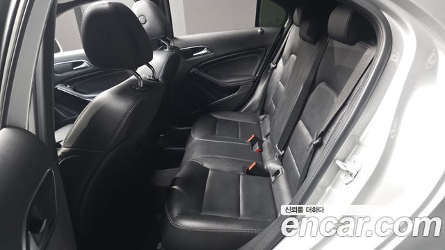 Mercedes-Benz A-Class 2016 — photo 11