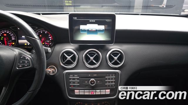 Mercedes-Benz A-Class 2016 — photo 14