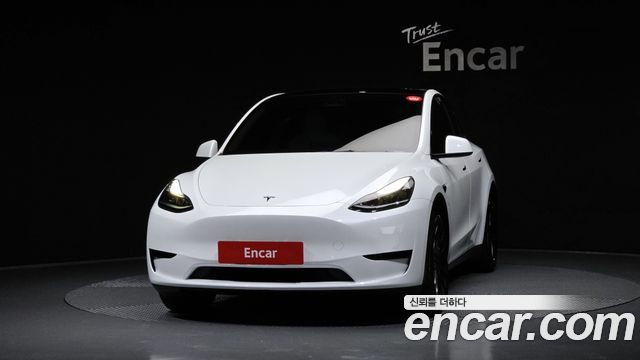 Tesla Model Y 2023 — photo 3
