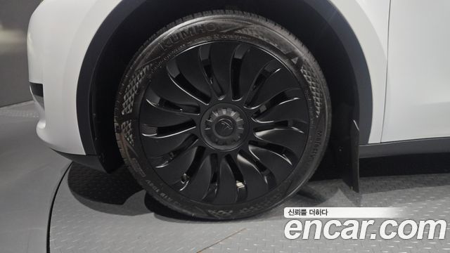 Tesla Model Y 2023 — photo 5