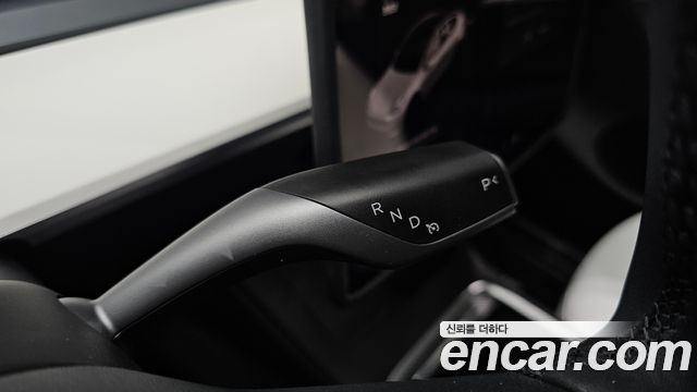 Tesla Model Y 2023 — photo 12