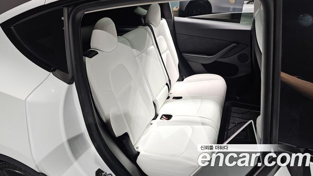 Tesla Model Y 2023 — photo 17
