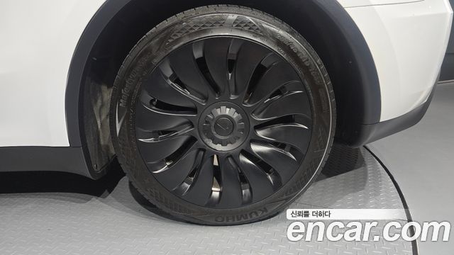 Tesla Model Y 2023 — photo 7