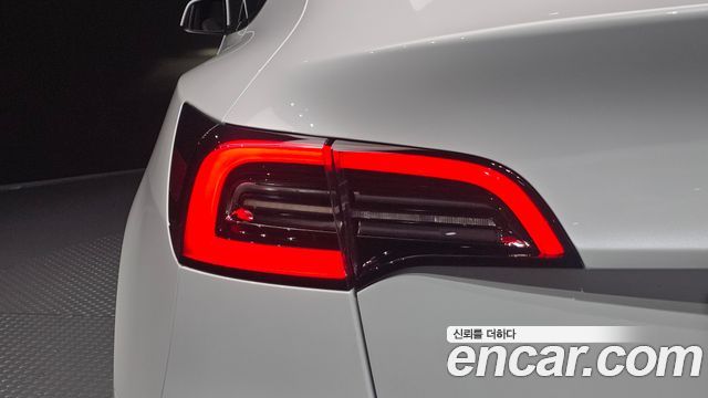 Tesla Model Y 2023 — photo 9