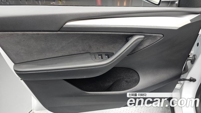 Tesla Model Y 2023 — photo 14