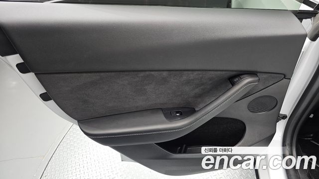 Tesla Model Y 2023 — photo 15