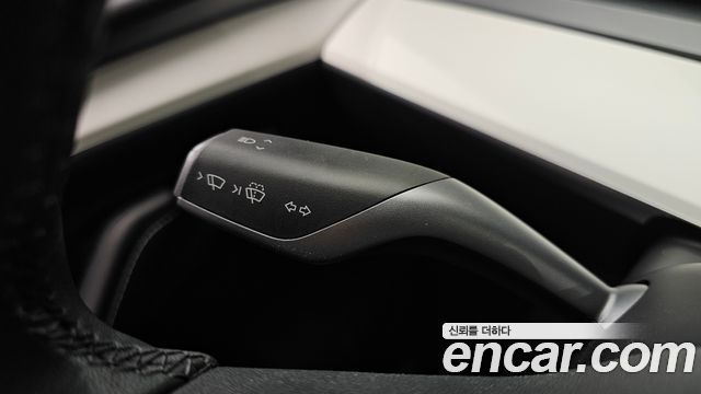 Tesla Model Y 2023 — photo 32