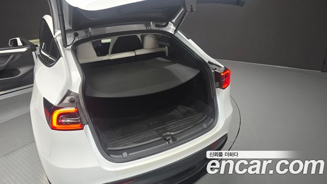 Tesla Model Y 2023 — photo 34