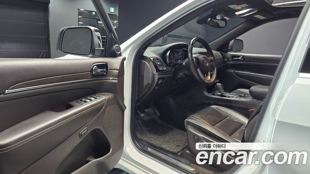 Jeep Cherokee 2019 — photo 13