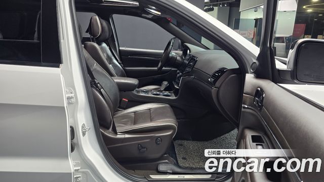 Jeep Cherokee 2019 — photo 17