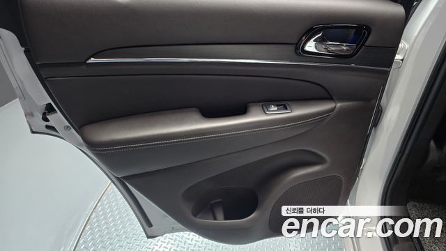 Jeep Cherokee 2019 — photo 15