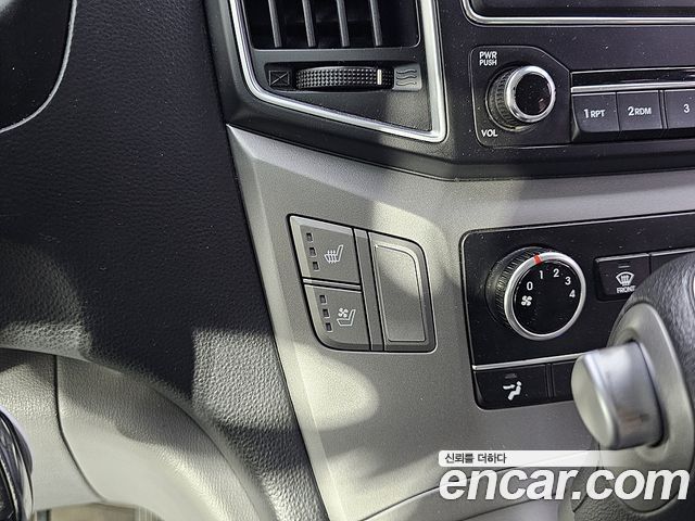 Hyundai Starex 2016 — photo 17