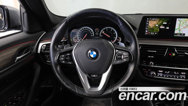 BMW 5-Series 2017 — photo 13