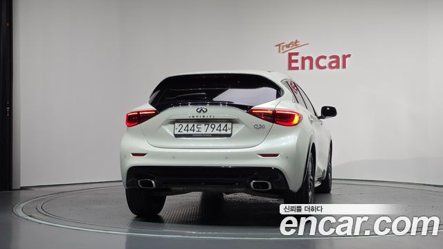 Infiniti Q30 2019 — photo 4